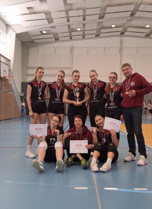 Starší žačky v letošní sezoně získaly zlato, stříbro, i bronz